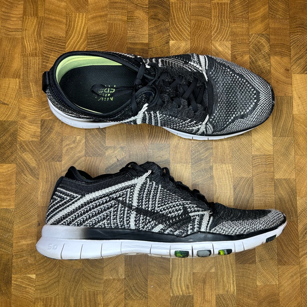 Nike Free Tr 5 Flyknit Women’s Size 8 Black and White Running Shoes
